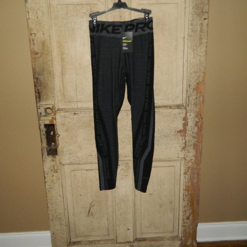 Nike Pro Hyperwarm Tight Fit Leggings Siz S (SS-19)